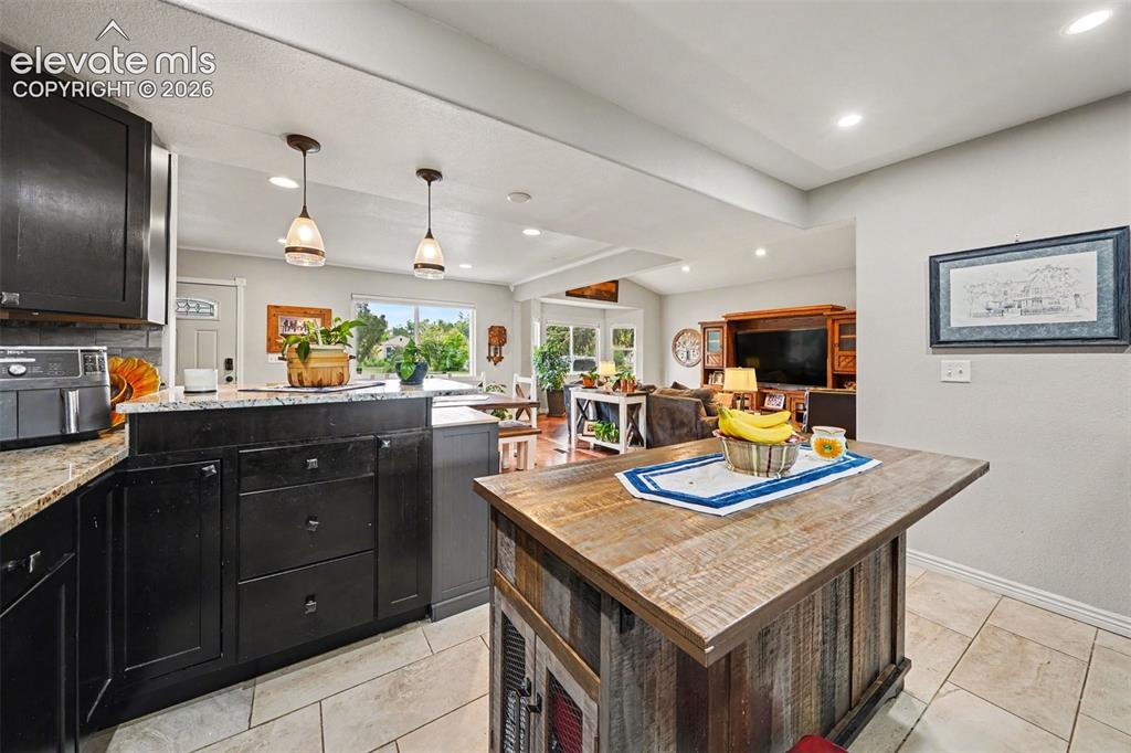 Image 17 of 46: Kitchen