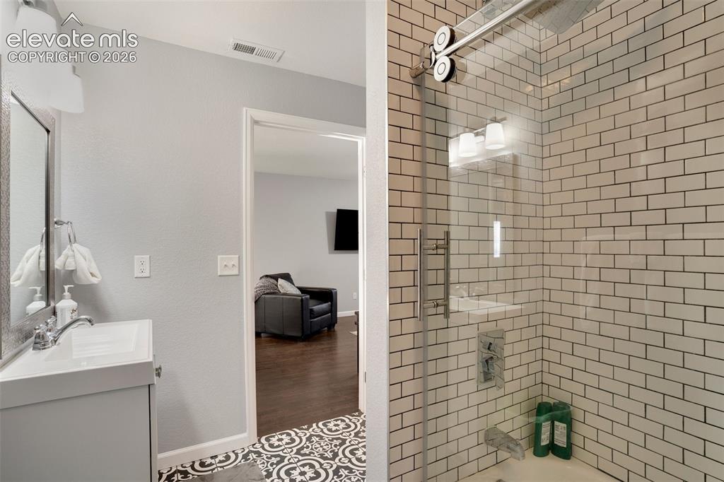 Image 41 of 46: Bathroom