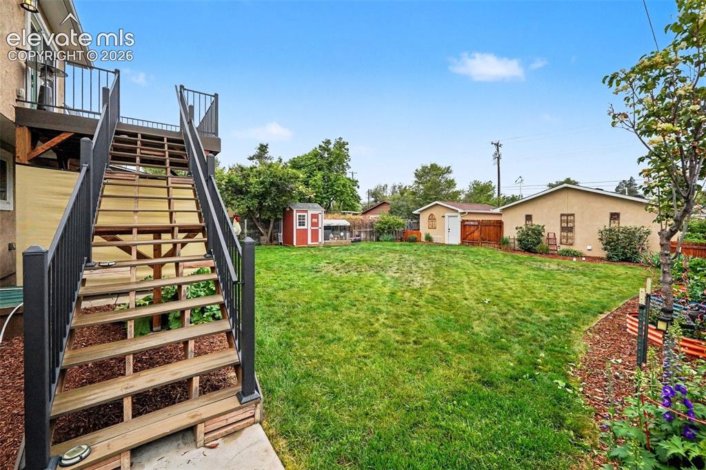 Image 45 of 46: Yard