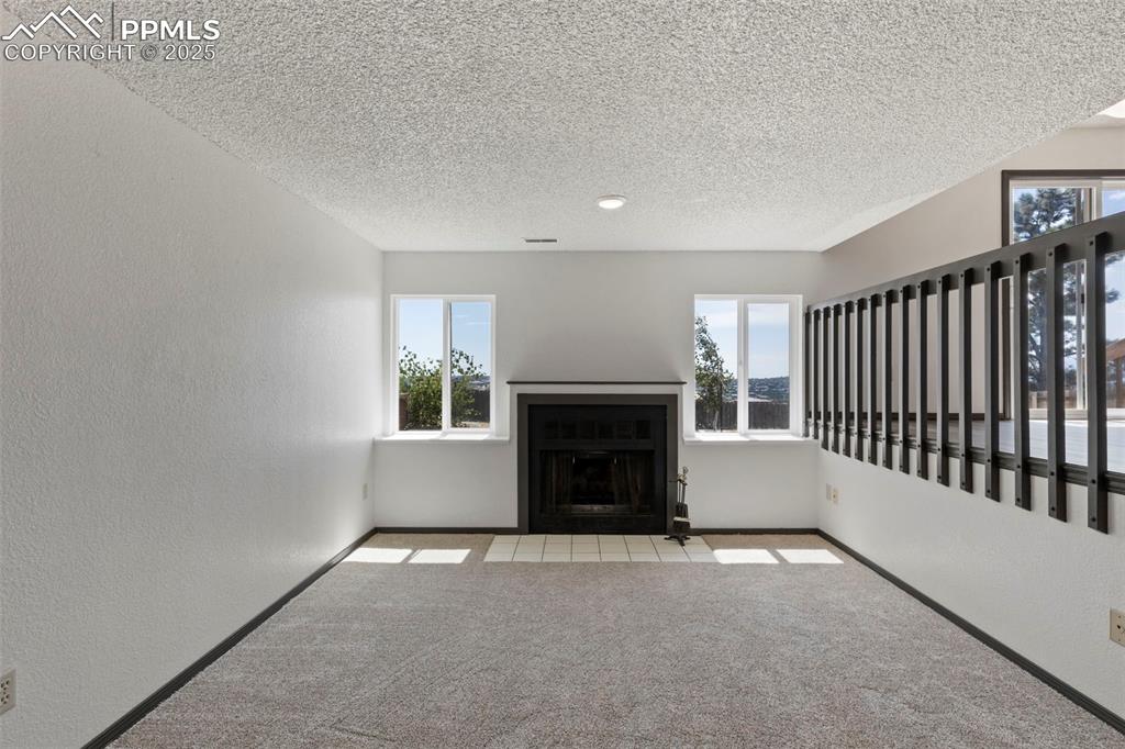 Image 11 of 33: Living Room