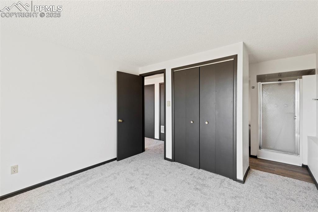 Image 22 of 33: Bedroom