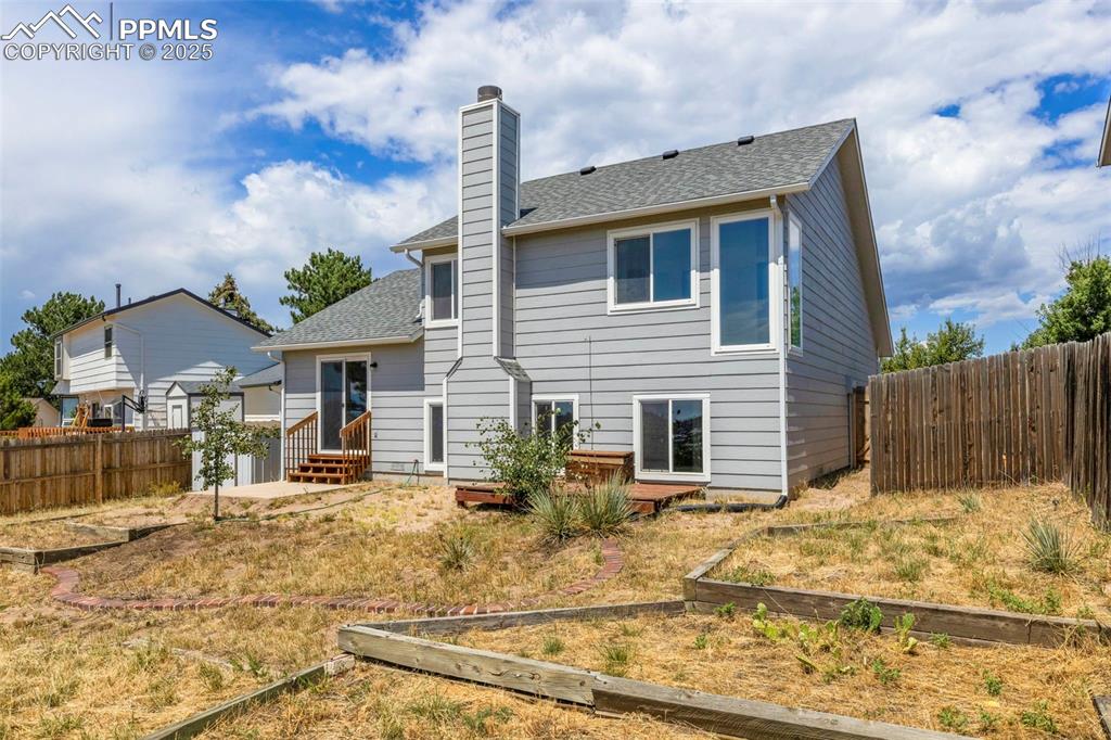 Image 27 of 33: Back of Structure