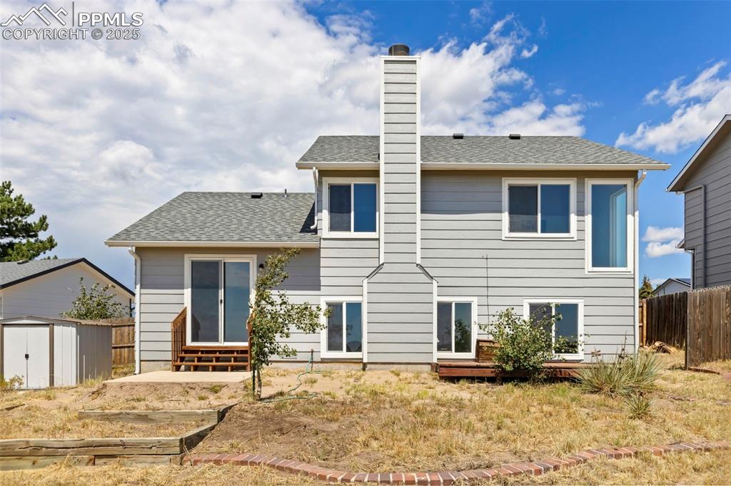 Image 28 of 33: Back of Structure