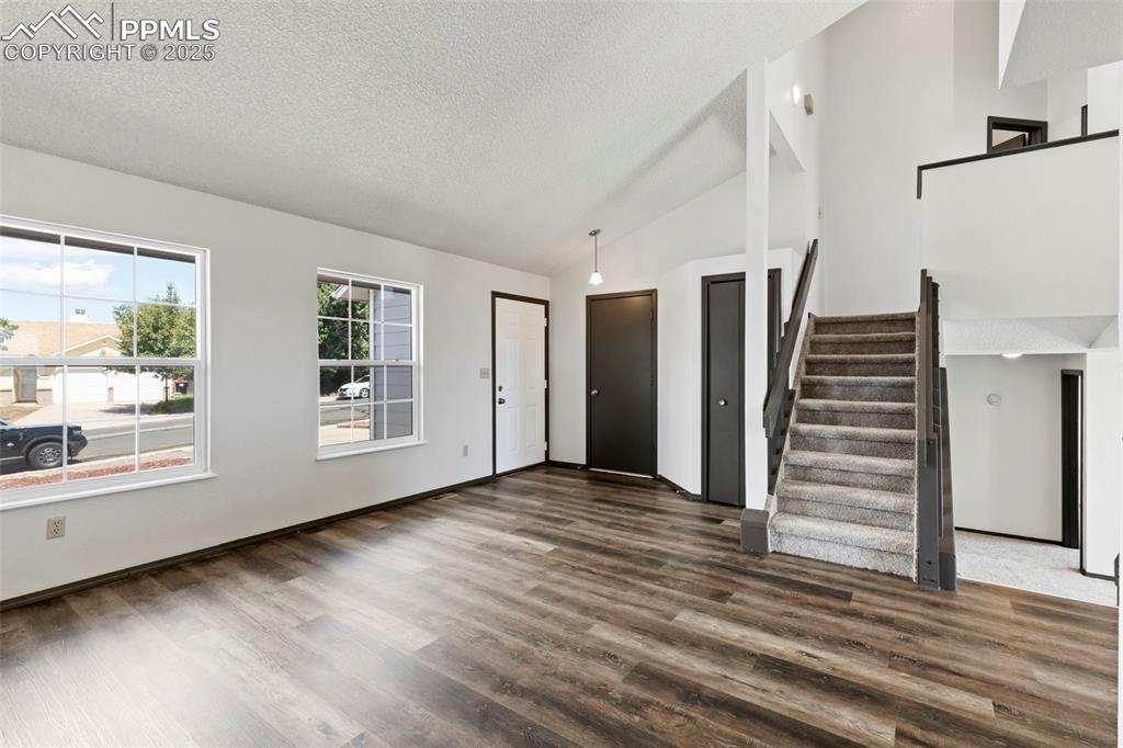 Image 8 of 33: Entry