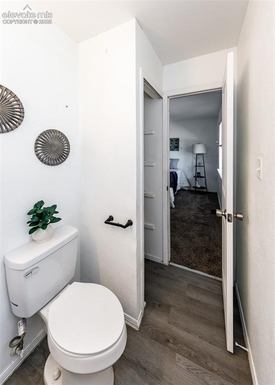 Image 16 of 32: Bathroom