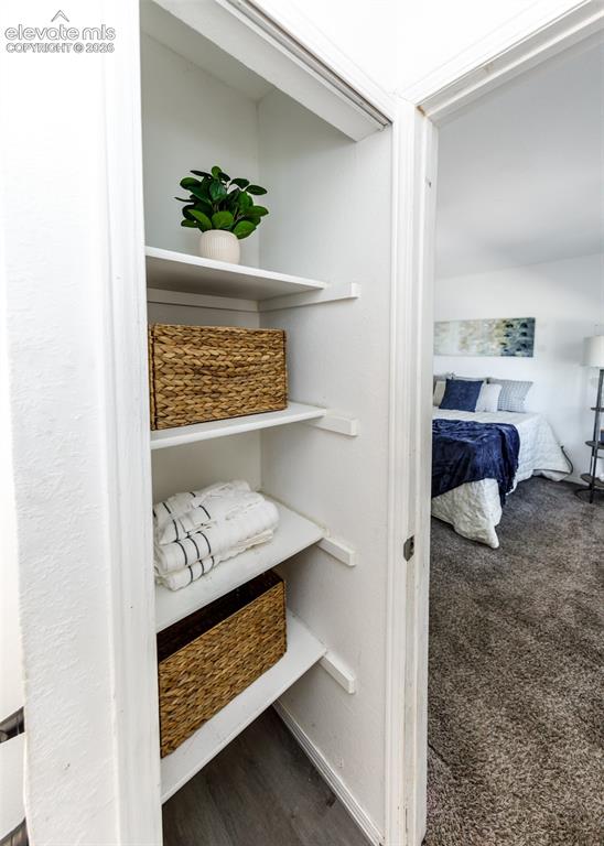 Image 17 of 32: Closet