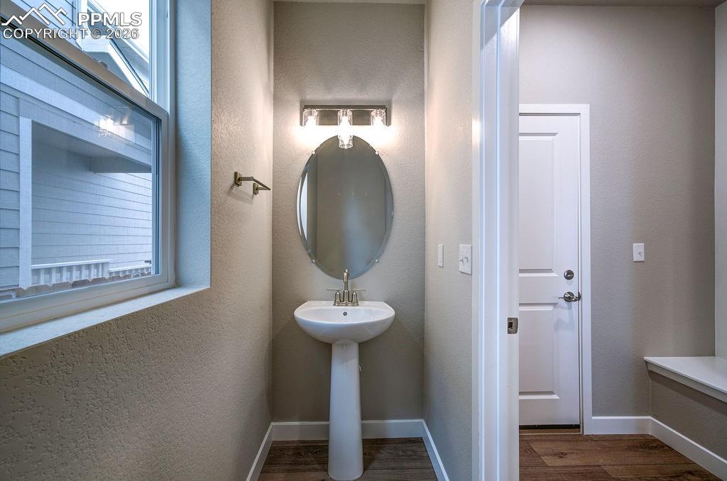 Image 11 of 33: Bathroom