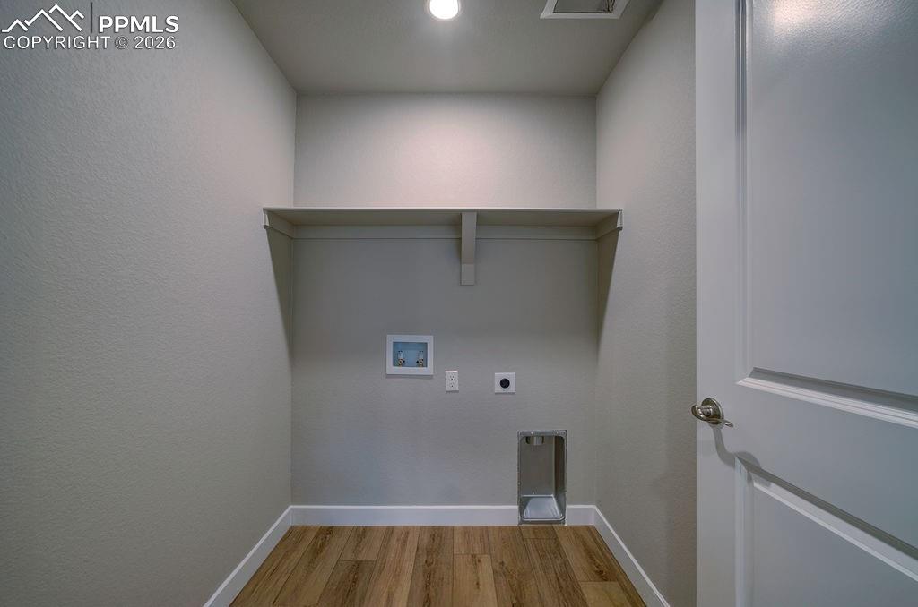 Image 26 of 33: Laundry