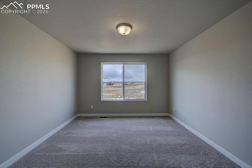 Image 27 of 33: Bedroom