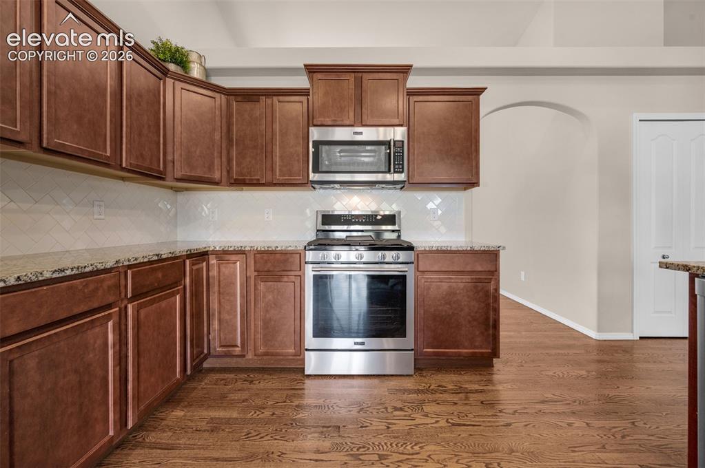 Image 14 of 45: Kitchen