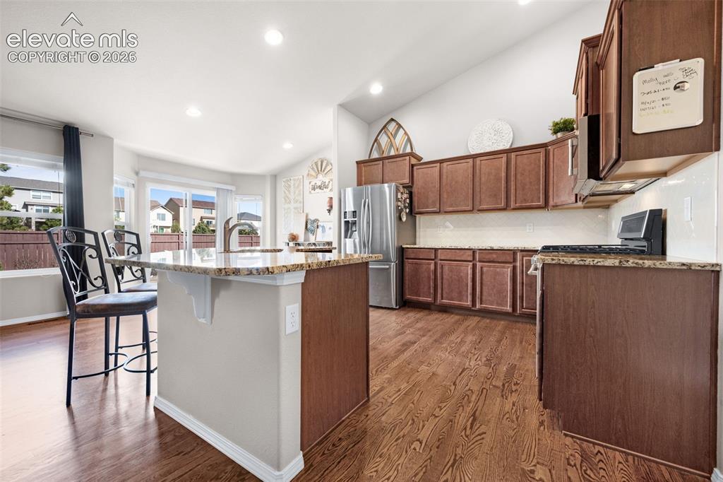 Image 15 of 45: Kitchen