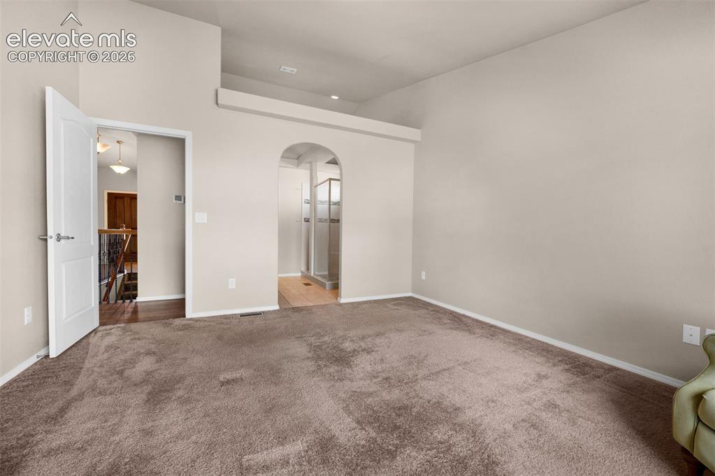 Image 21 of 45: Dining Room