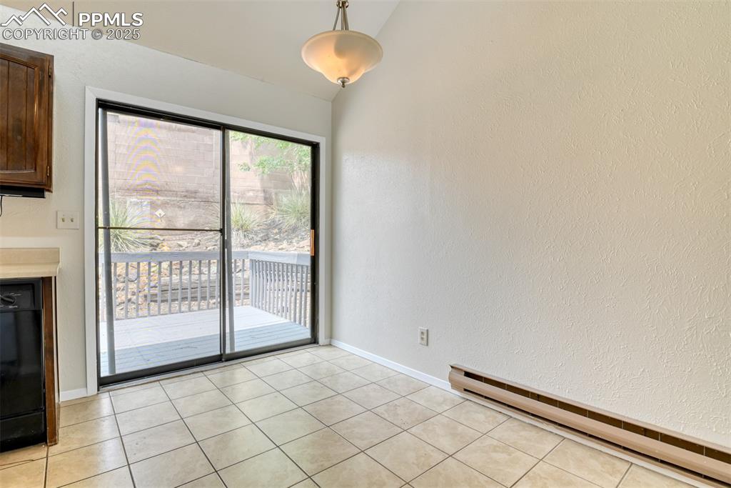 Image 7 of 26: Dining Area