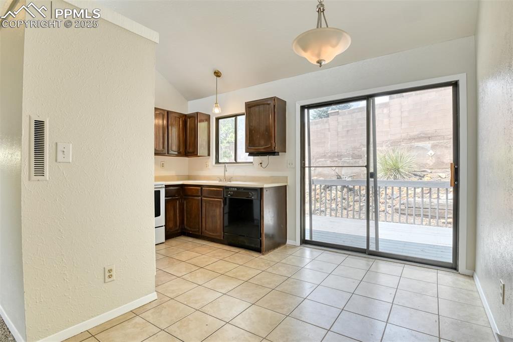 Image 8 of 26: Dining Area