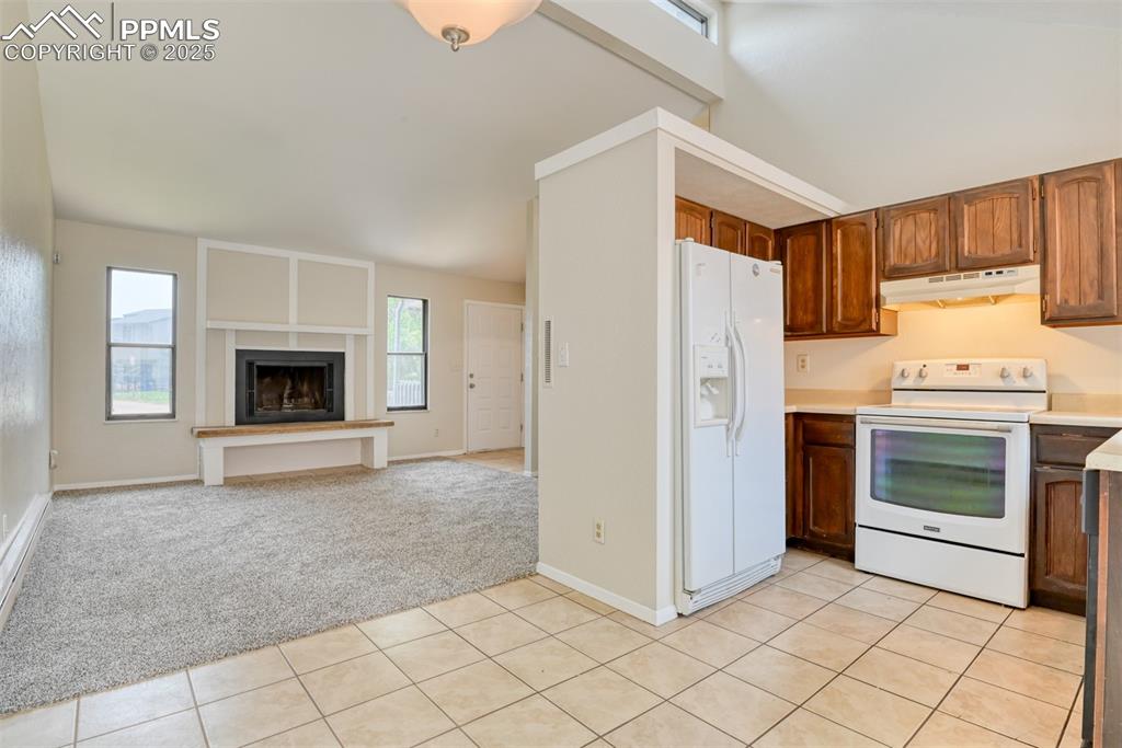 Image 9 of 26: Kitchen