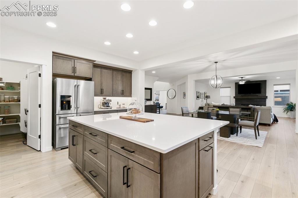 Image 14 of 49: Kitchen