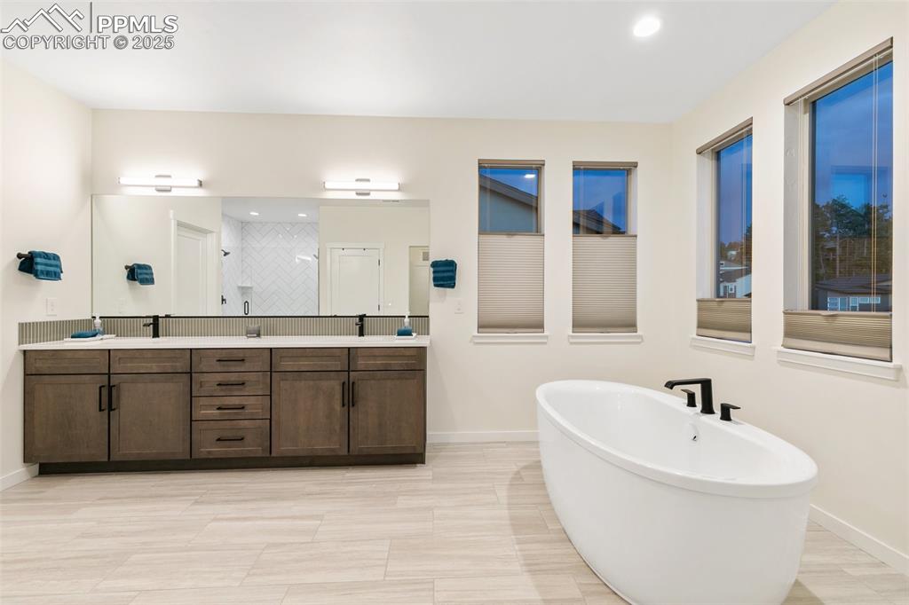Image 25 of 49: Stand alone tub