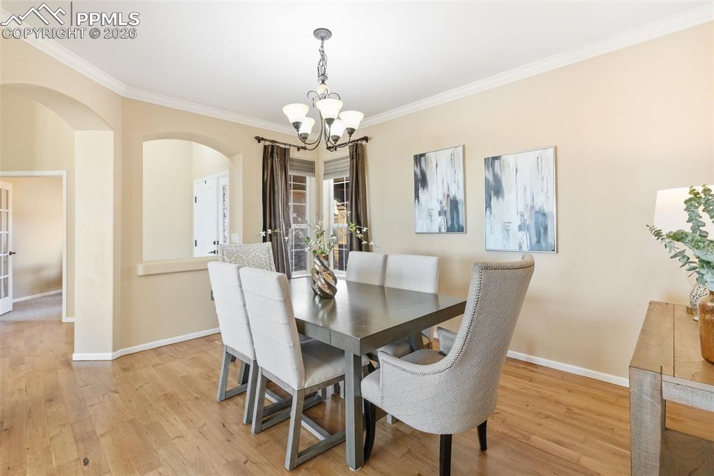 Image 10 of 40: Dining Area