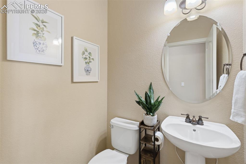 Image 21 of 40: Bathroom