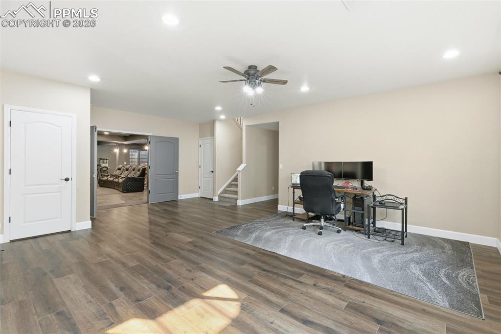 Image 26 of 40: Office