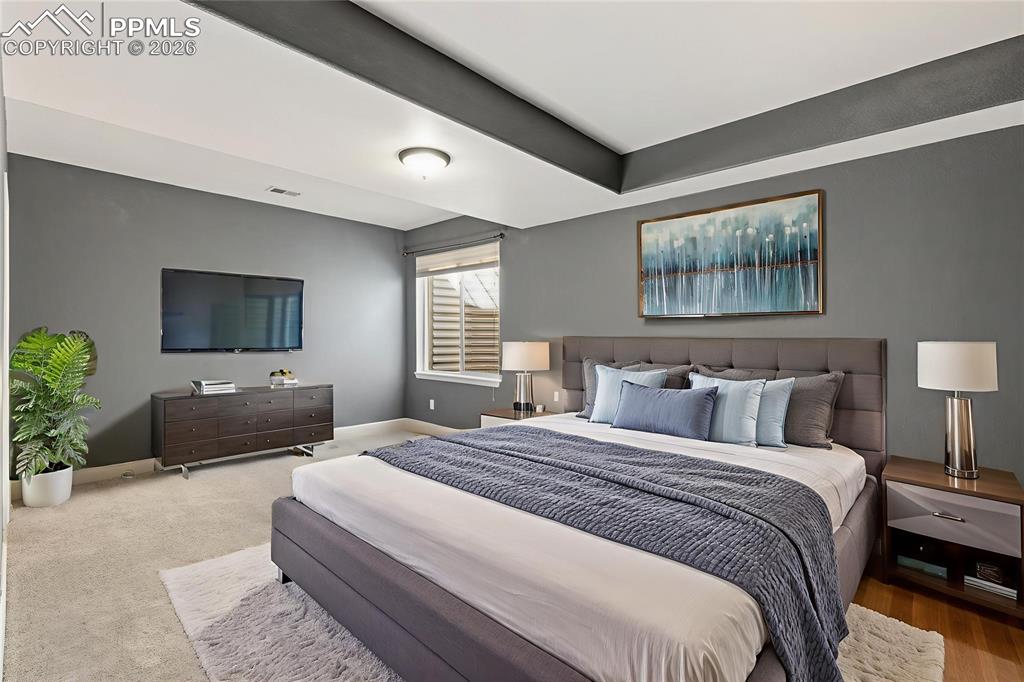 Image 33 of 40: Bedroom