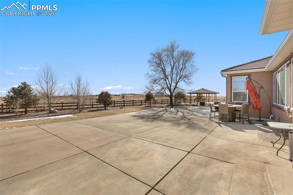 Image 35 of 40: Patio