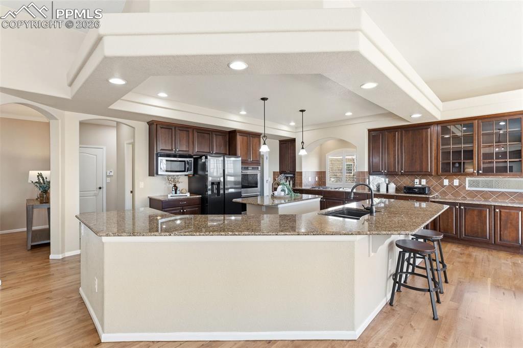 Image 5 of 40: Kitchen