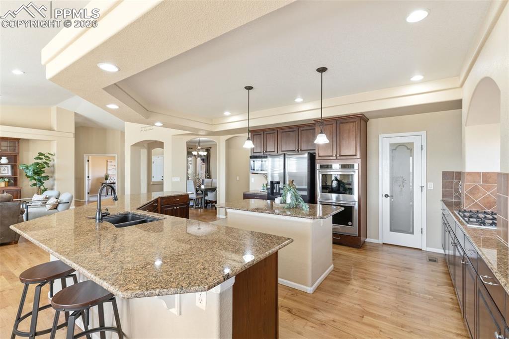 Image 8 of 40: Kitchen