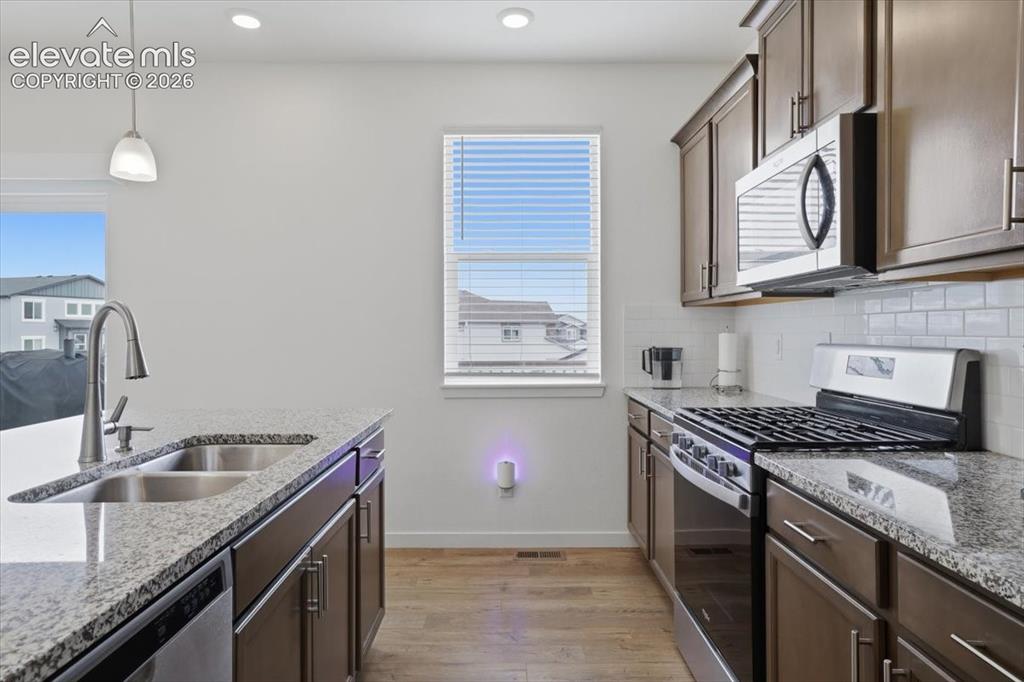 Image 13 of 41: Kitchen