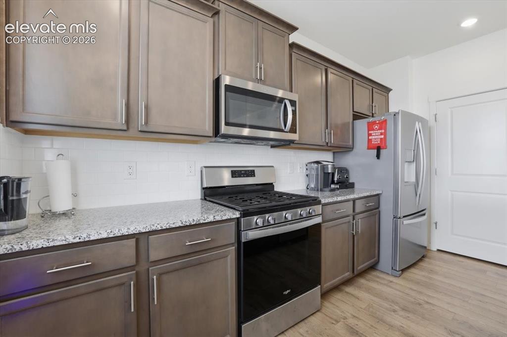 Image 14 of 41: Kitchen