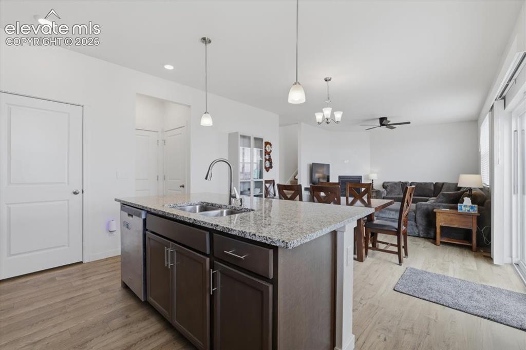 Image 15 of 41: Kitchen
