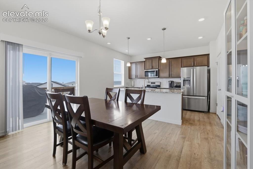 Image 16 of 41: Dining Area