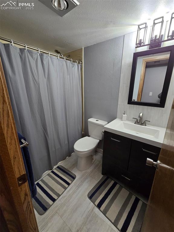 Image 7 of 17: Full bathroom