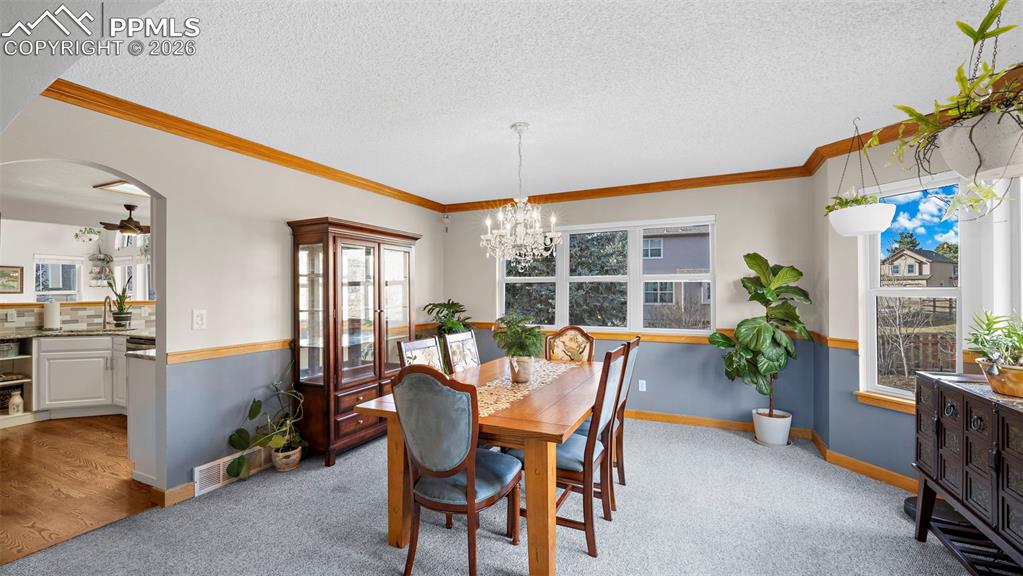 Image 14 of 45: Dining Room