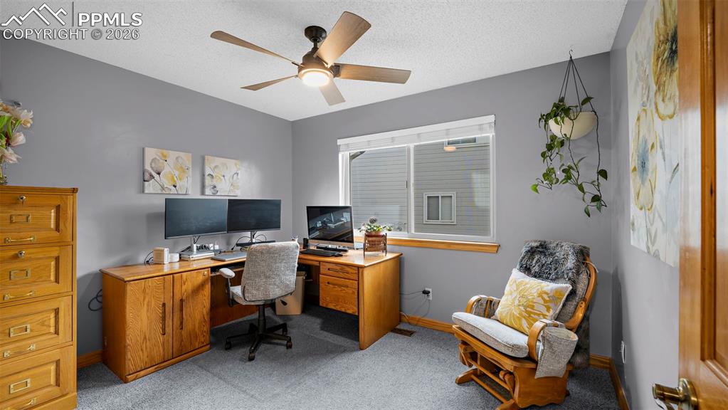 Image 22 of 45: Office