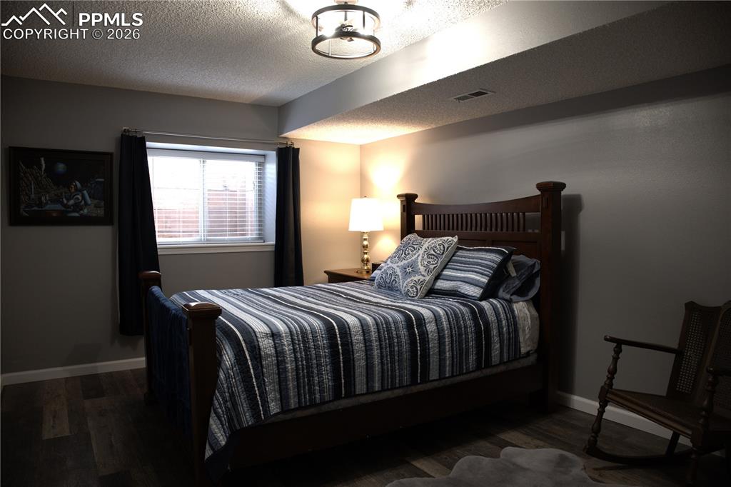 Image 36 of 45: Bedroom