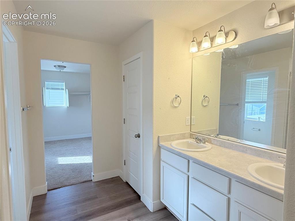 Image 14 of 24: Bathroom