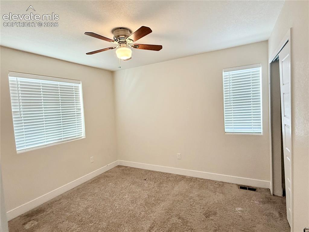 Image 21 of 24: Bedroom