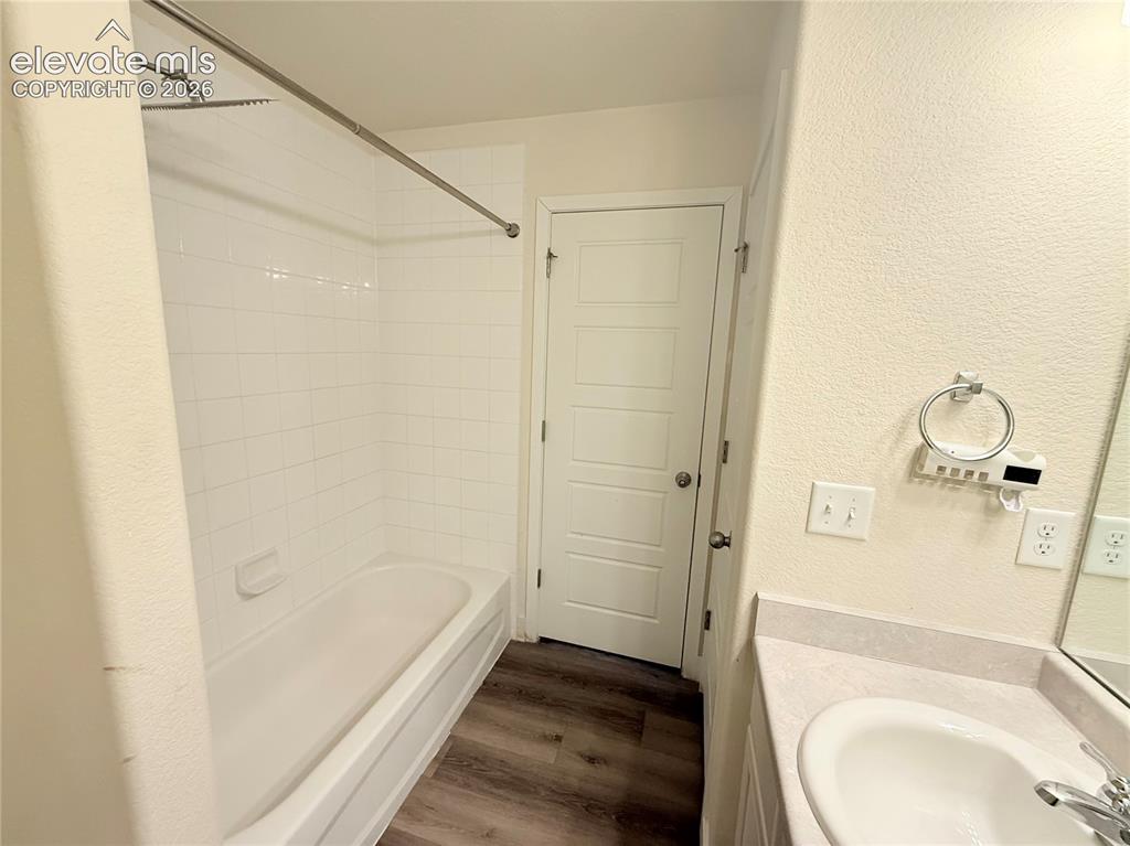 Image 8 of 24: Bathroom