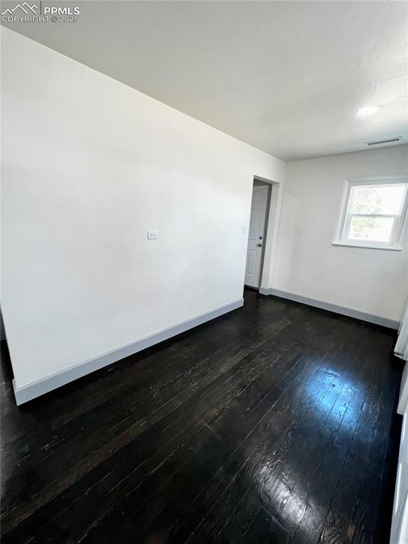 Image 11 of 19: Dining Area