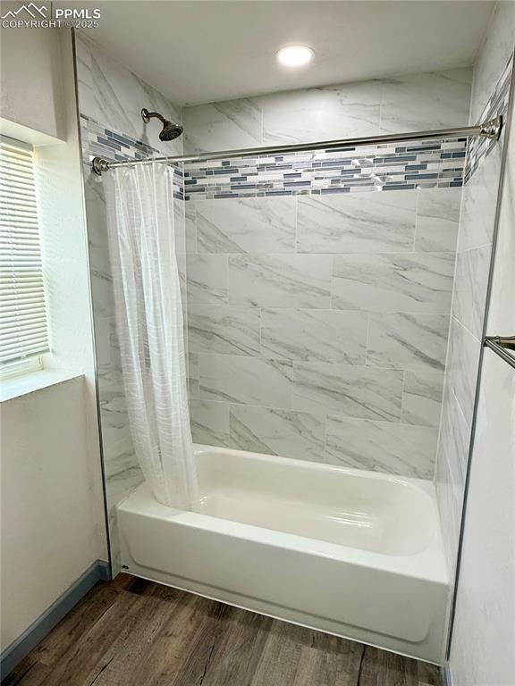 Image 15 of 19: Bathroom