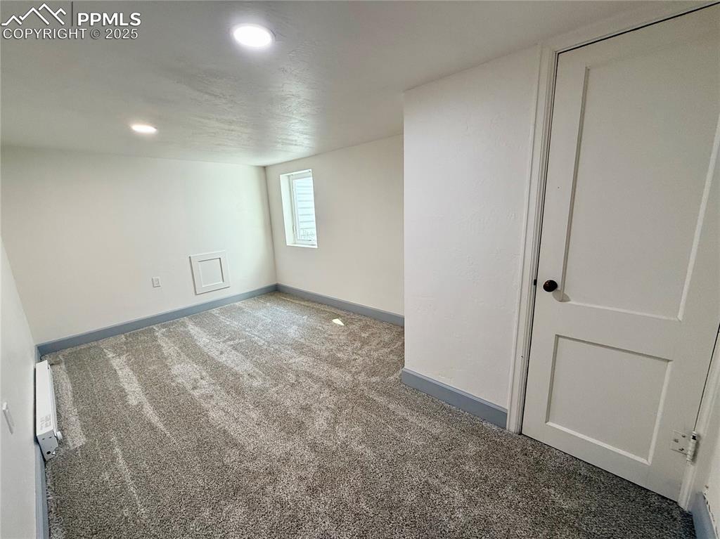 Image 18 of 19: Bedroom