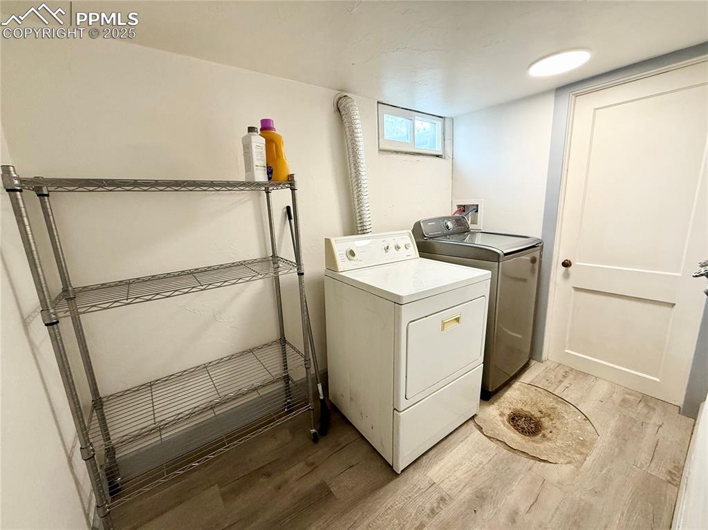 Image 19 of 19: Laundry