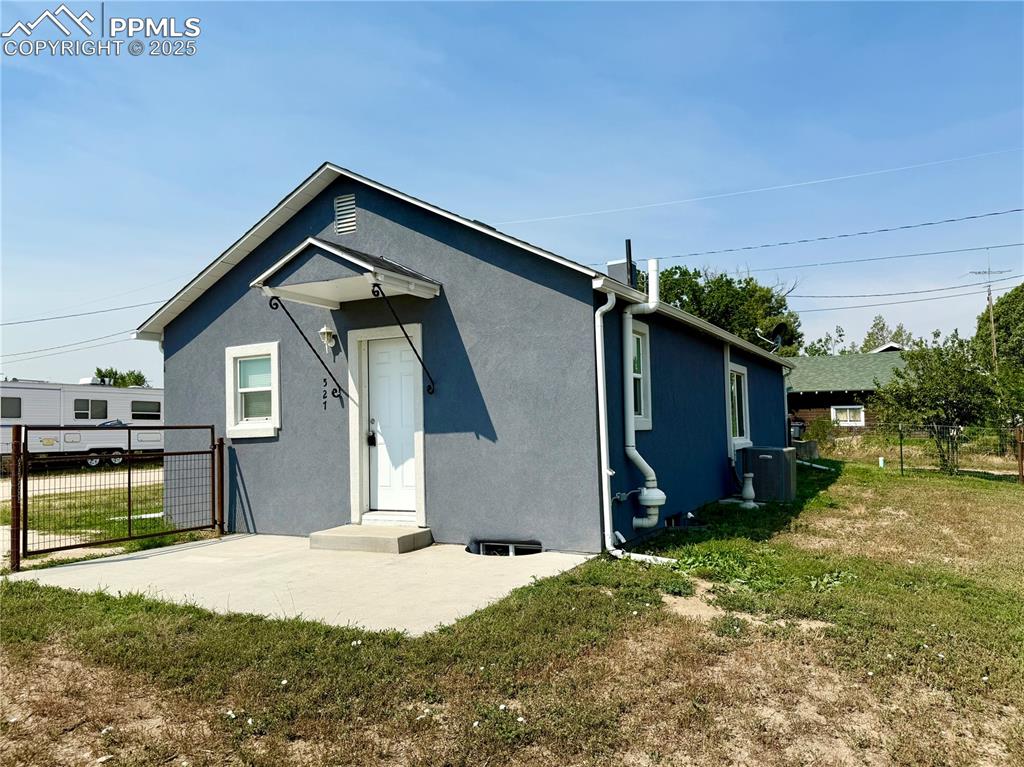 Image 3 of 19: Back of Structure