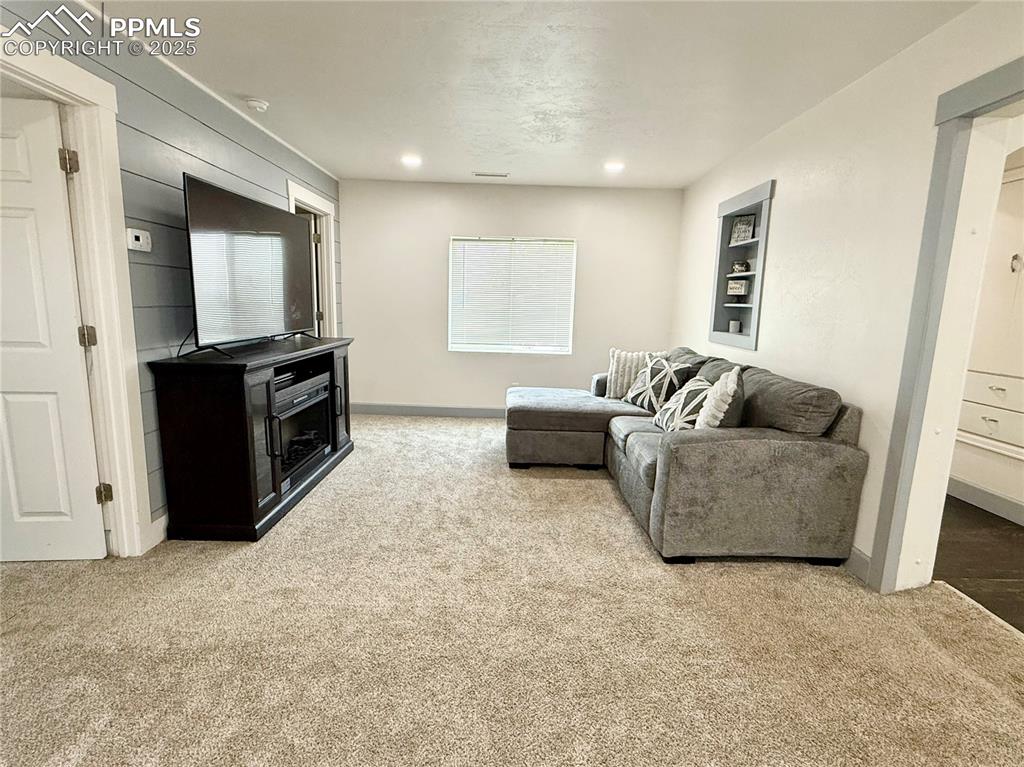 Image 6 of 19: Living Room