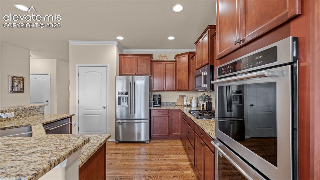 Image 15 of 44: Kitchen