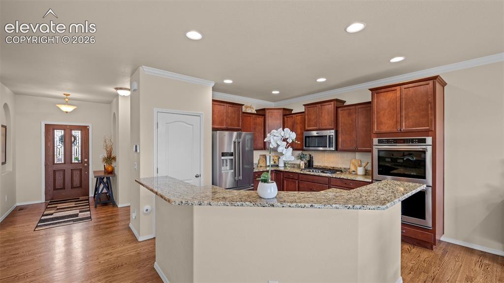 Image 16 of 44: Kitchen