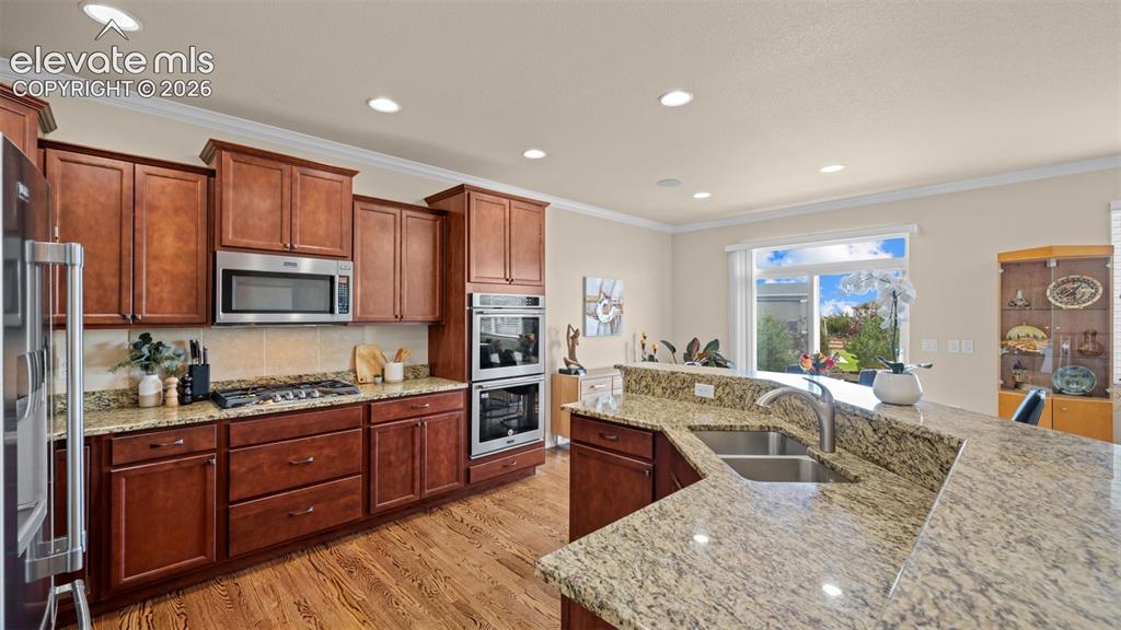 Image 17 of 44: Kitchen