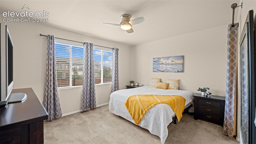 Image 18 of 44: Bedroom