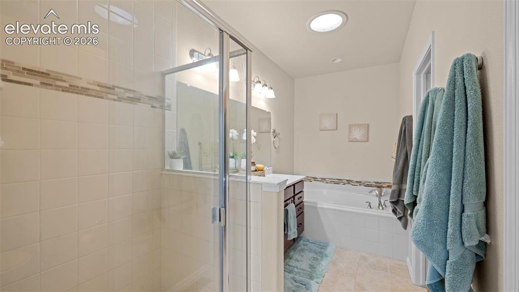 Image 19 of 44: Bathroom